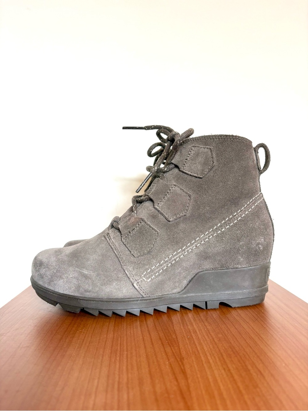 Sorel Evie Lace Boots Gray Suede Wedge Ankle Boots Size 8.5 Waterproof